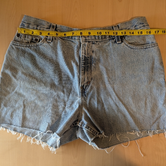 Levi's 550 Cut Off Shorts - Women's - Picture 2 of 7